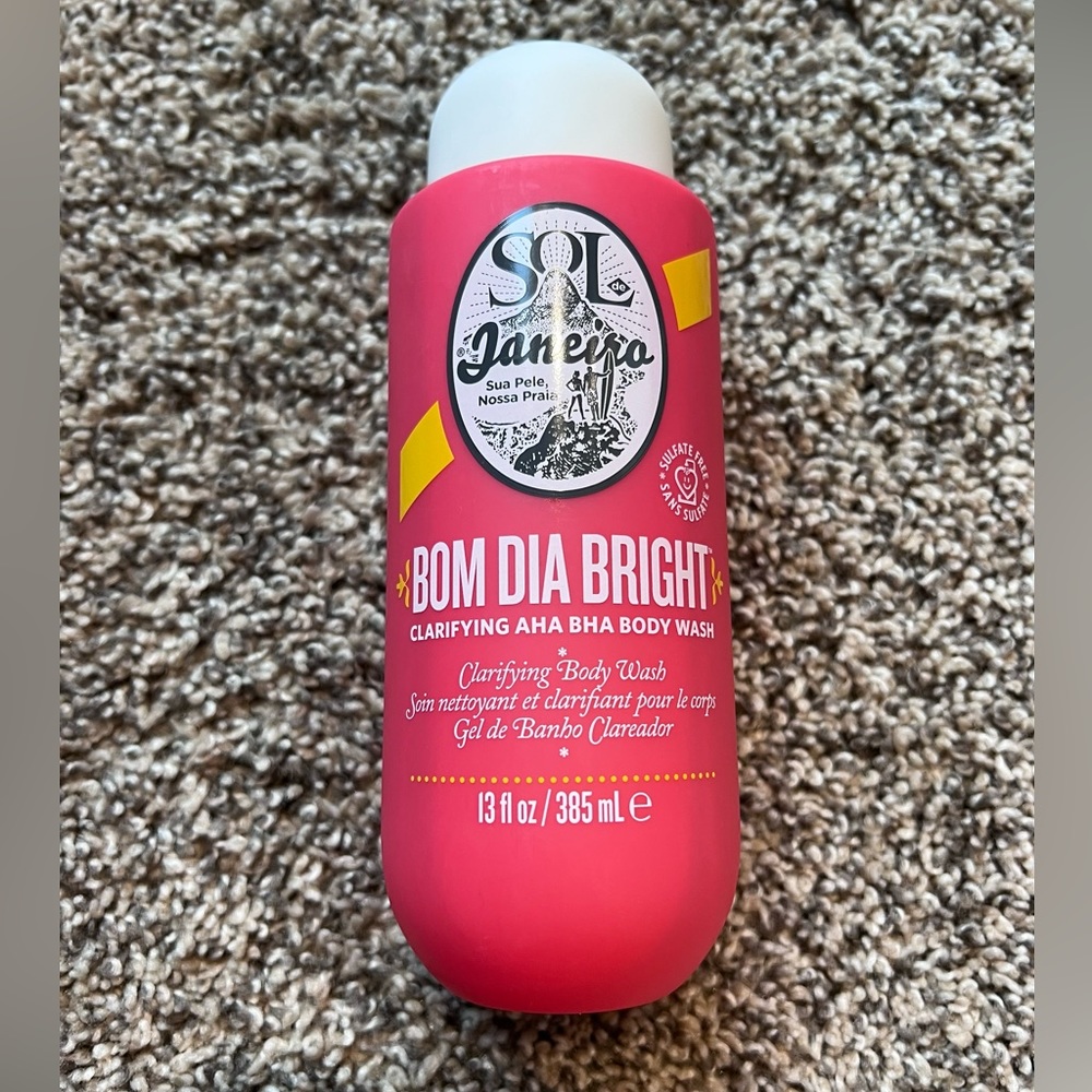 NEW Sol de Janeiro  BOM DIA BRIGHT CLARIFYING BODY WASH.